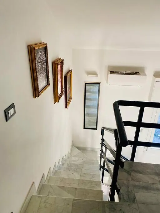 Appartamento Bilocale In Marmo A Prato