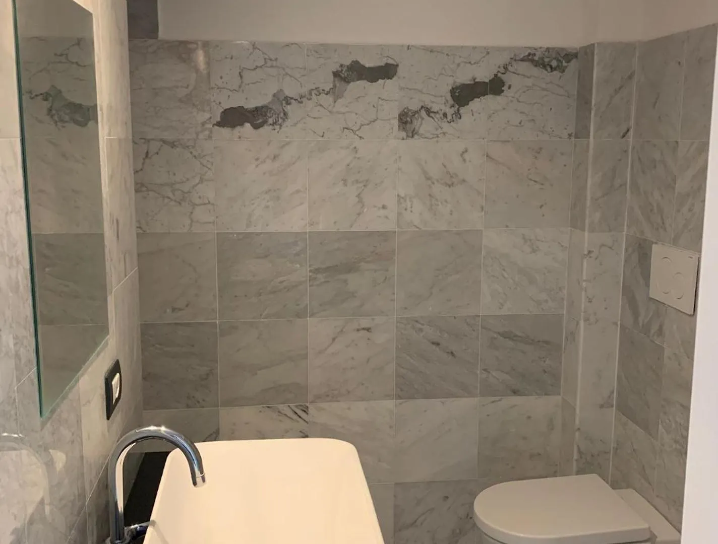 Bilocale In Marmo A Prato Apartment